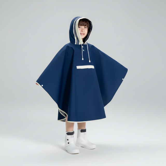 Regnponcho for barn, følger med baggen og esktra lomma