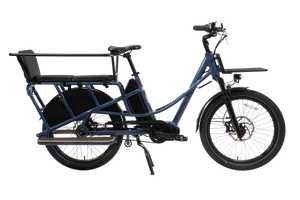 Mechanic Arts Haulr elsykkel med Gates beltedrift, utstyrt med barnegrind og fotbrett for barn – sidevisning av elektrisk longtail-sykkel for familie