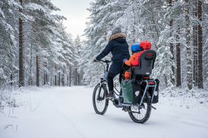 Mechanic Arts Haulr longtail elsykkel med to barn i skogen